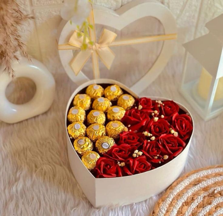 Personalized Chocolate & Rose Heart Gift Box – KitKat Size 🍫❤️