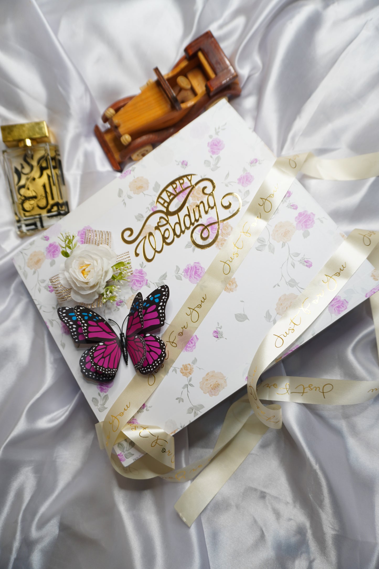 Elegant Wedding Gift Hamper