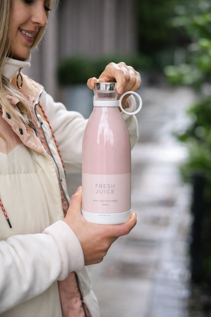 Travel Portable Mini Juice Blender  ⭐⭐⭐⭐⭐4.7